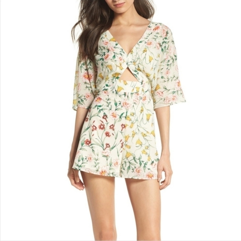 Ali & Jay Floral Romantic Cutout V-Neck Off-White Romper Size Small